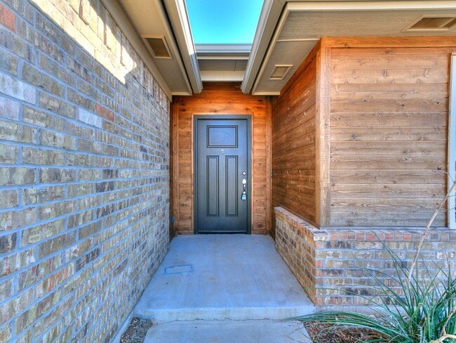 3 bedroom, 2 bathroom, 2 car garage - 3 bedroom, 2 bathroom, 2 car garage House