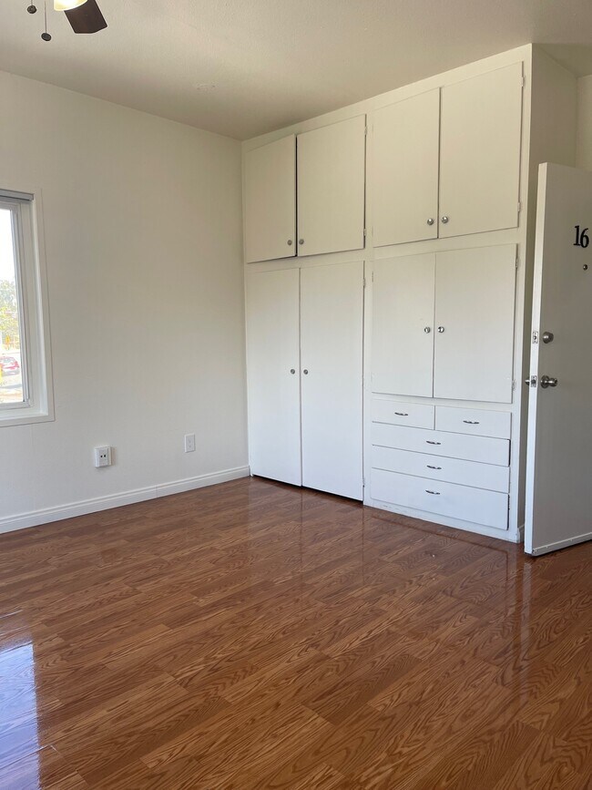 ESTUDIO - Villa De Oro Apartments