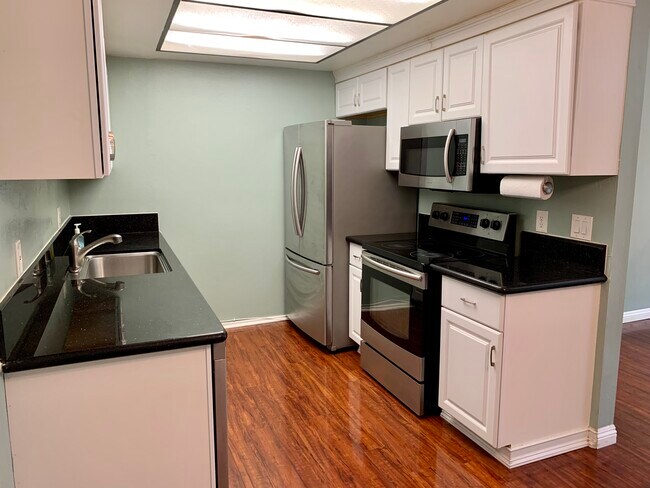 Foto del edificio - 10232 Black Mountain Rd
