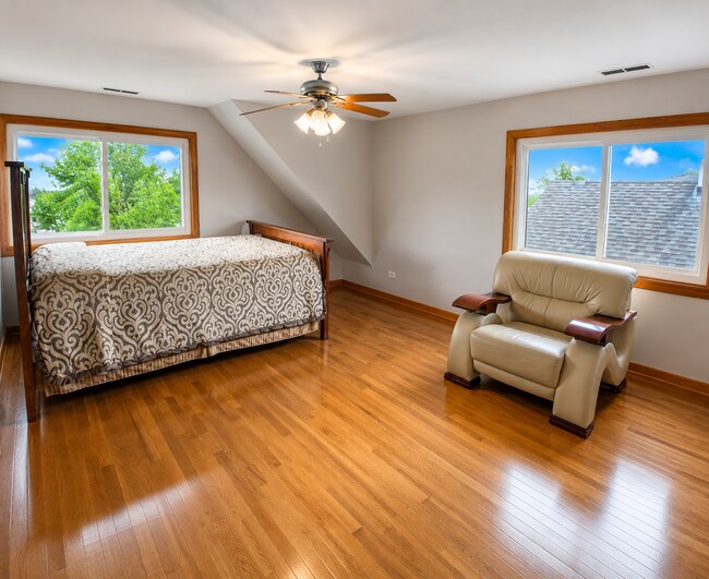 Foto del edificio - 7719 W Catalpa Ave