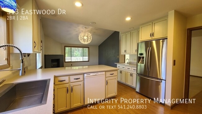 Building Photo - 313 Eastwood Dr