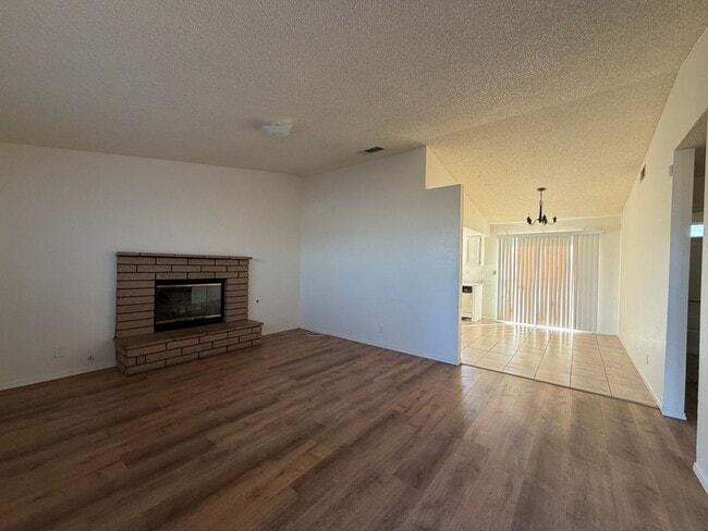 Foto del edificio - 3 Bedroom House Located in Cul De Sac Near Sportspark