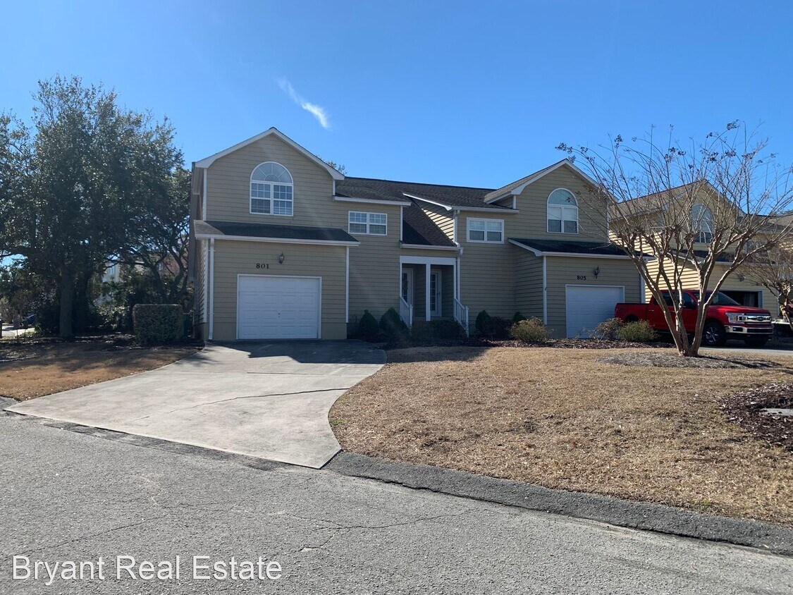 3 br, 2.5 bath House 801 Sloop Pointe House Rental in Kure Beach