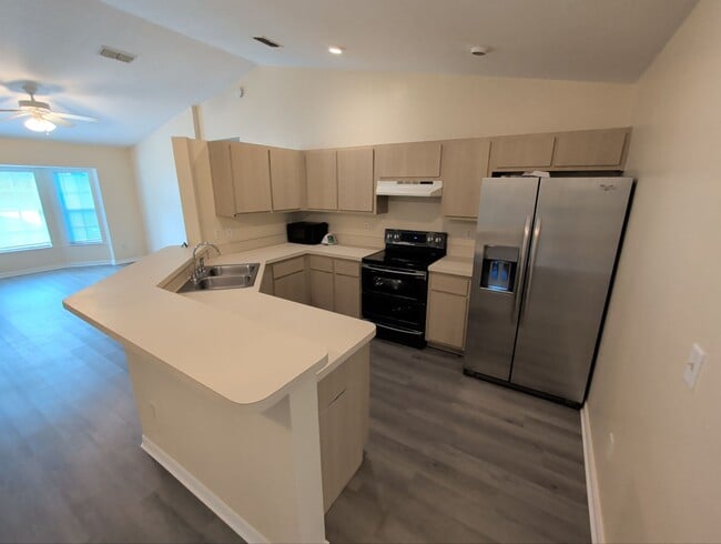 Building Photo - 8885 N Gilovu Dr