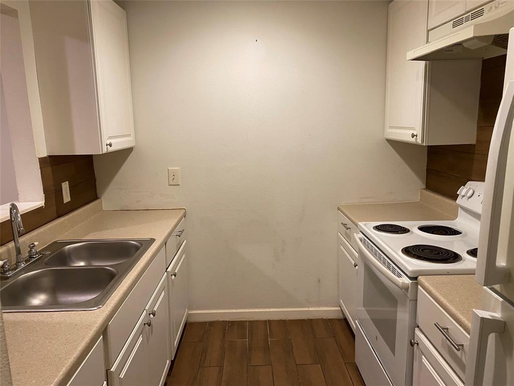 Primary Photo - 12068 Beechnut St