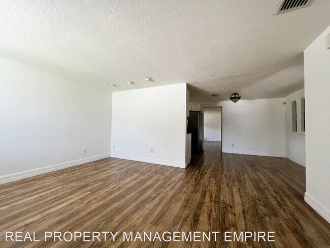 Foto del edificio - 4 br, 2 bath House - 3011 Dodge St