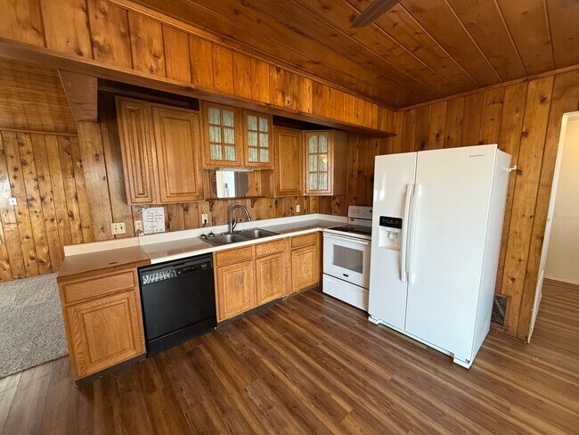 Foto del edificio - 1046 S Lake Dr