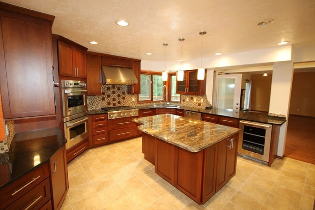 Foto del edificio - 4 Bedroom Eagle River Home!