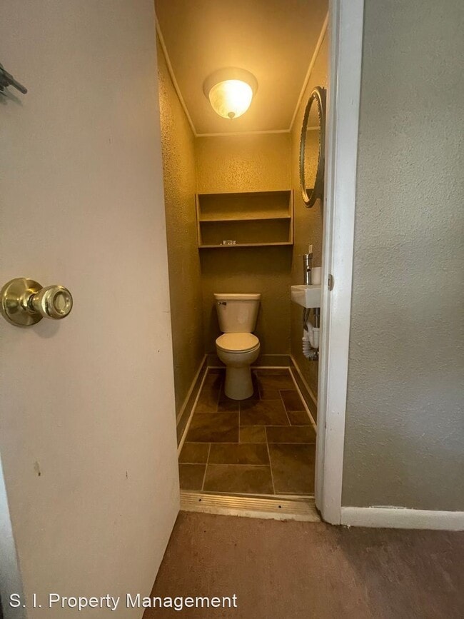 Building Photo - 3 br, 1.5 bath House - 810 DuQuoin