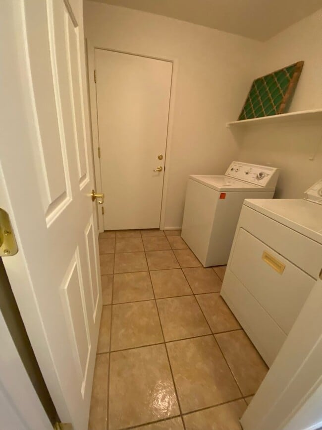 Building Photo - BRAND NEW CARPET AND PAINT, COMMUNITY POOL RANCHO EL DORADO