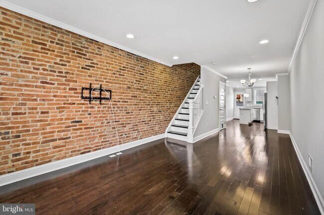 Foto del edificio - 108 S Conkling St