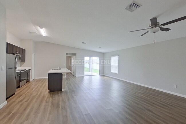 Foto del edificio - 3908 23rd ST SW