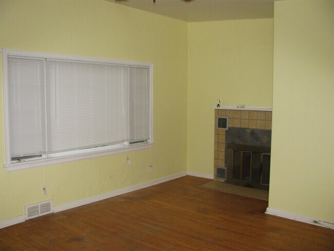Building Photo - 25 Leichner Dr