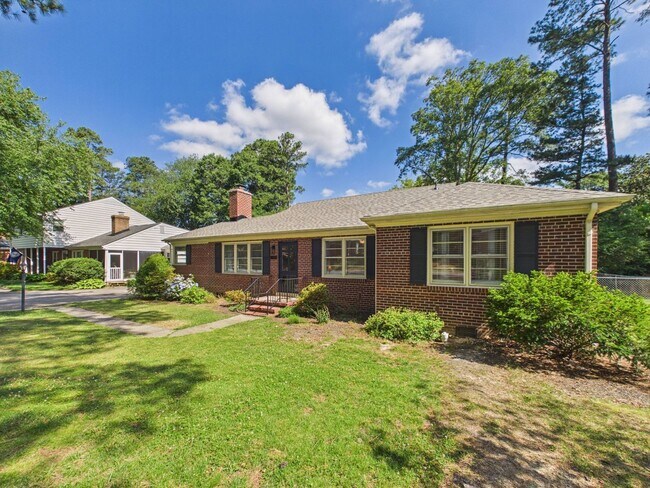 Foto del edificio - 8808 Michaux Ln