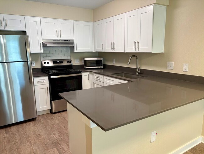 ¡Edificio de NUEVA CONSTRUCCIÓN de 2 dormitorios disponible! - Three60 North Apartments