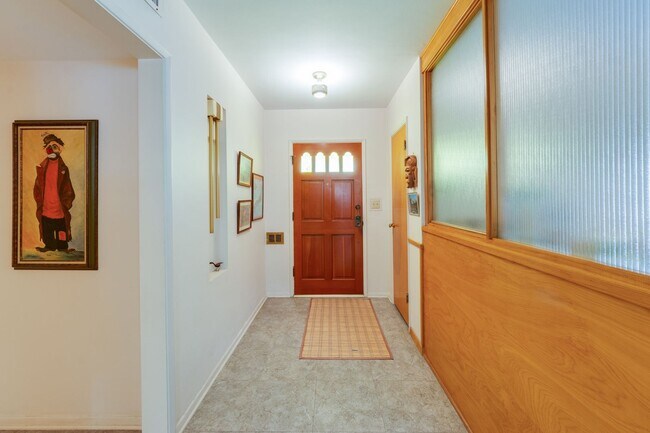 Foto del edificio - Spacious 3 Bedroom Home with Oversized Family Room & Covered Outdoor Living!