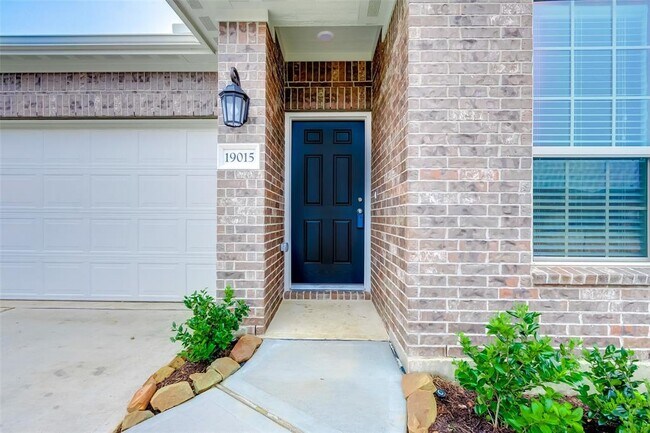Building Photo - 19015 Fulvetta Haven Way