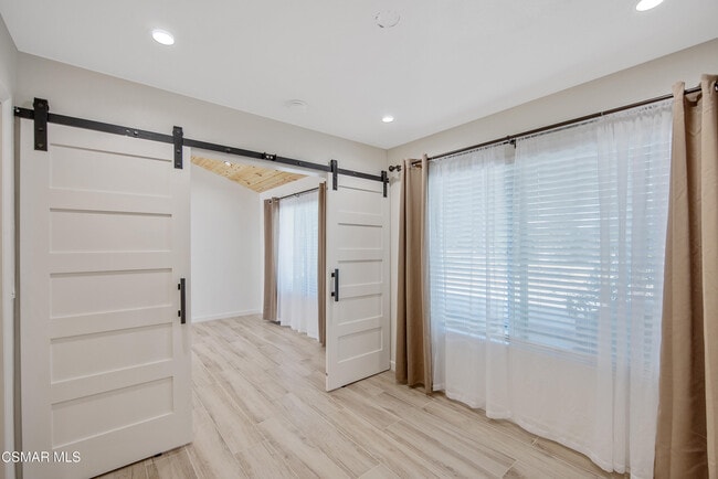 Building Photo - 5540 Lake Lindero Dr