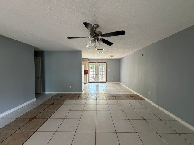 Building Photo - 501 E Hibiscus Ave