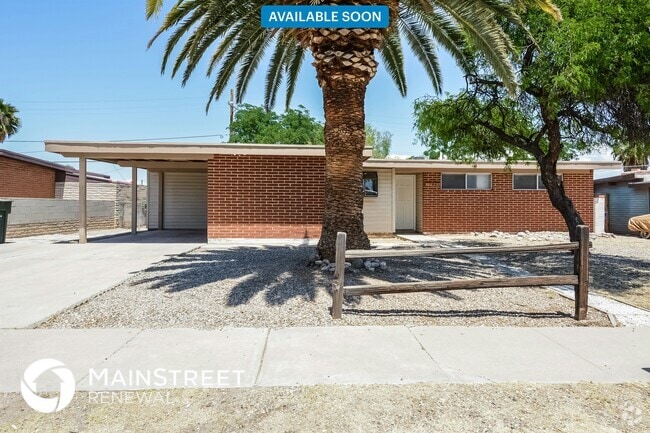 Building Photo - 7965 E Victoria Dr