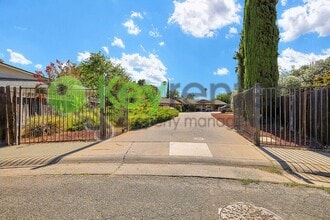 Building Photo - 2776 Kerria Way