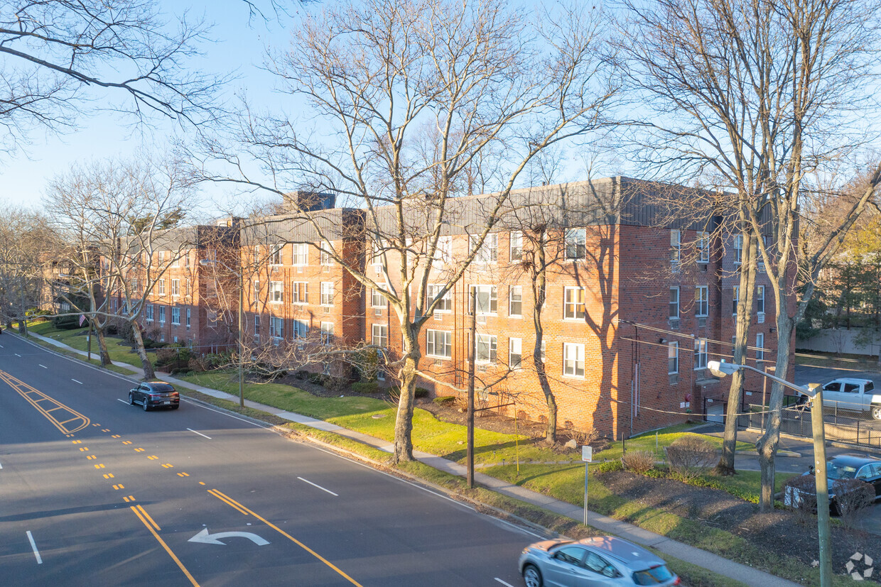 185 South Middle Neck Road - Horizon House