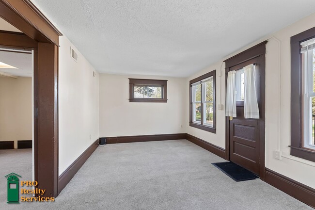 Building Photo - 3 Bedroom Home in Saint Paul