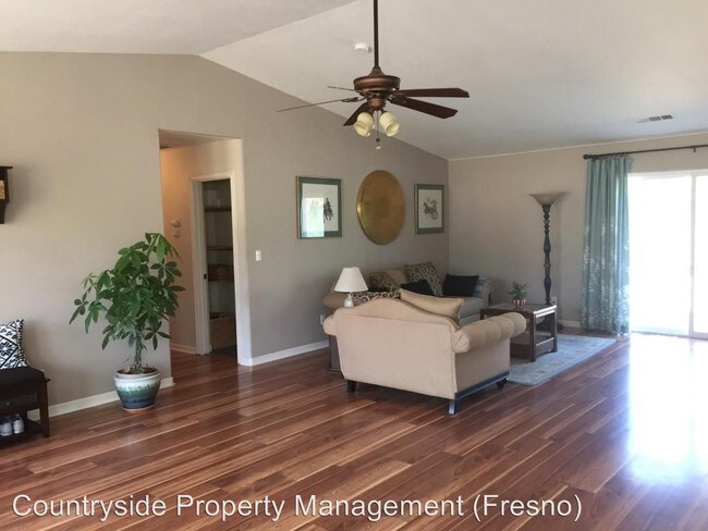 Building Photo - 7533 Live Oak Dr