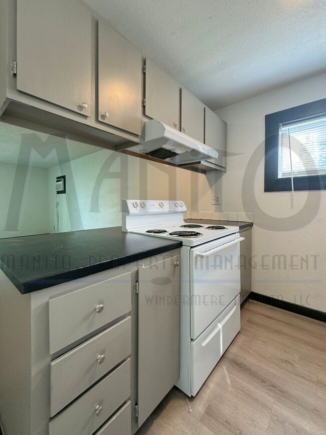 Building Photo - Charming Bungalow