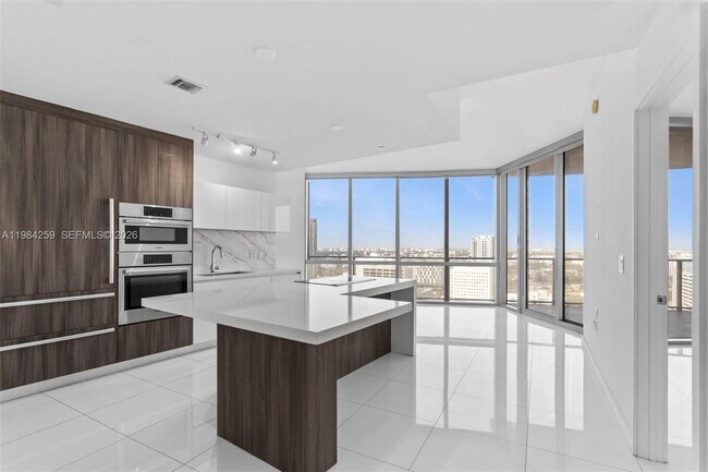 Foto del edificio - 851 NE 1st Ave