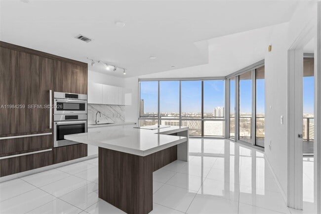 Building Photo - 851 NE 1st Ave