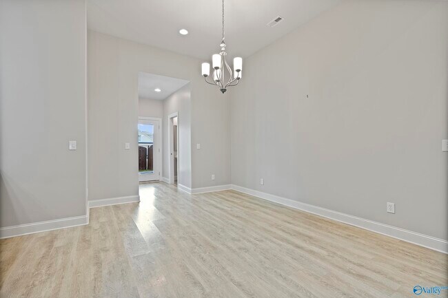 Building Photo - 1032 Cresent Falls