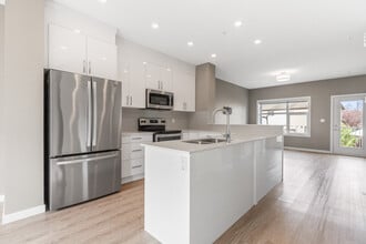 Building Photo - 1631 Hammond Cres NW