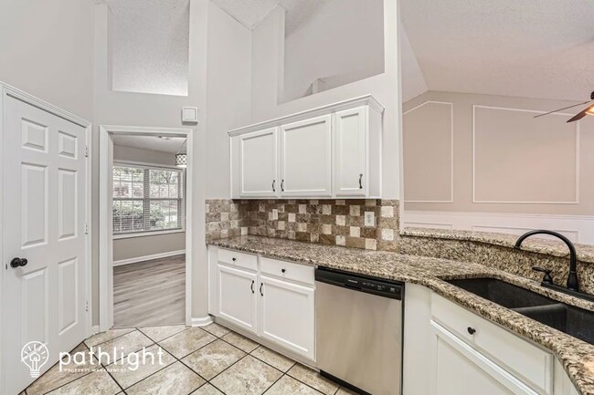 Foto del edificio - 213 Oak Hollow Ct