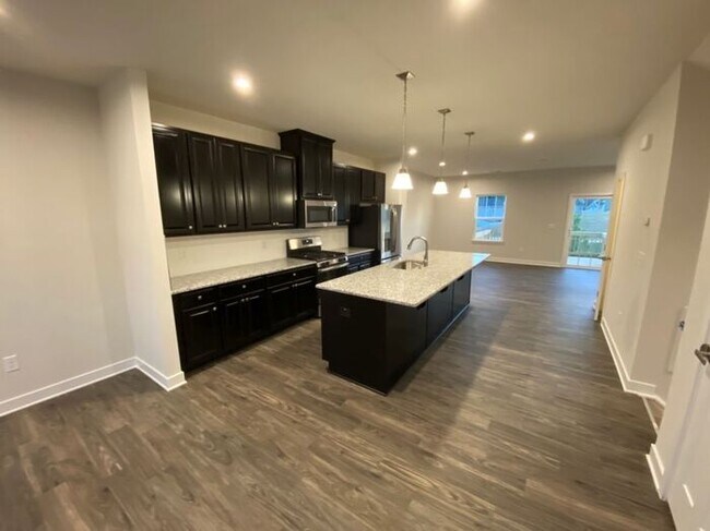 Building Photo - LIKE-NEW 3bed 3.5bath Townhome Near Costco...