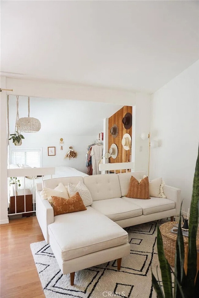 Building Photo - Coastal-Chic 1BR with In-Unit Laundry, Central A/C, and All Utilities Included — Steps to Hunting...