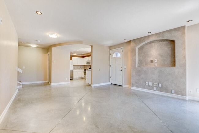 Building Photo - 4007 Layang Layang Cir