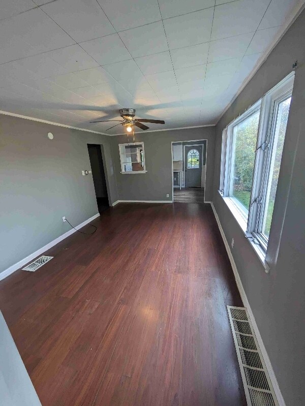 306 Friendship St, New Castle, PA 16101 Room for Rent in New Castle