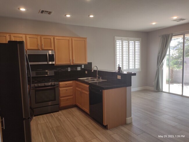 Foto del edificio - 6265 Majestic Hills Ave