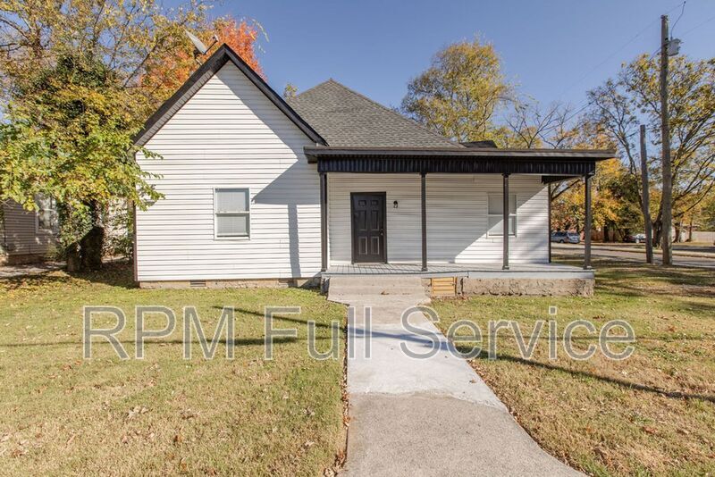 Photo - 1002 North Maple Street