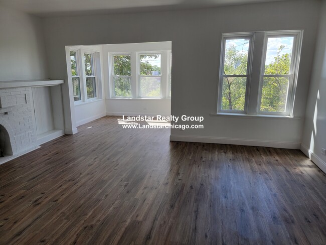 Foto del edificio - 3948 W Congress Pkwy