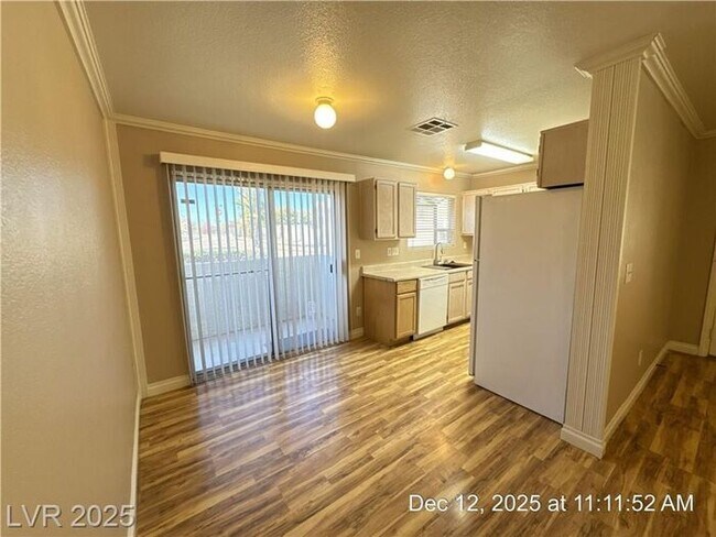 Foto del edificio - COZY 1ST FLOOR UNIT TUCKED AWAY IN THE OLD HENDERSON AREA!!