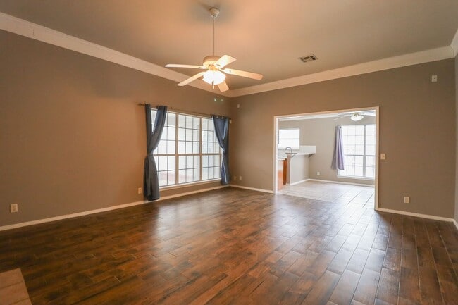 Foto del edificio - 3 Bed 2 Bath in Jenks - Available Now!