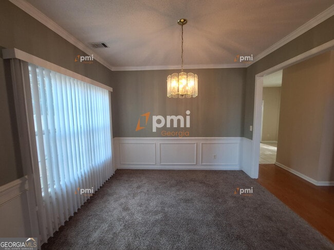 Building Photo - 1311 Vine Cir