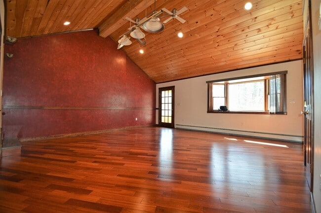 Building Photo - 64 Ballardvale St