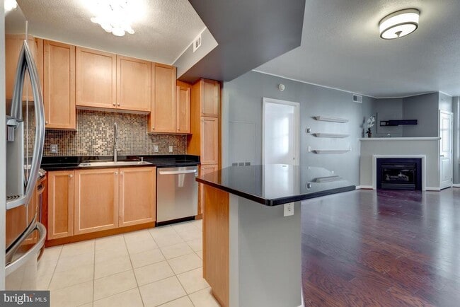 Building Photo - 851 N Glebe Rd