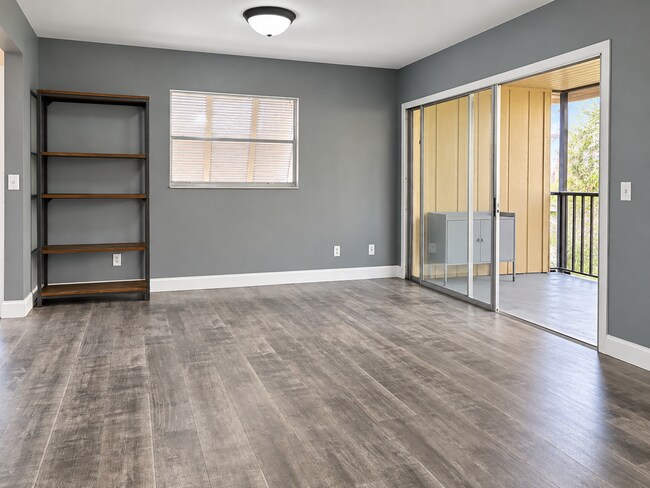 Building Photo - 120 Hibiscus Woods Ct