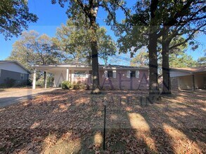 Building Photo - 303 S Longfield Ave