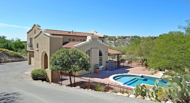 Foto del edificio - Foothills Charm 4 bedroom & 3 bath