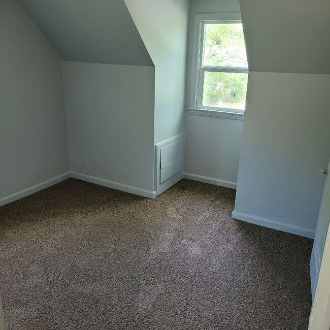 Foto del edificio - 5715 Woodhall- 3 BED & 1.5 BATH FOR RENT